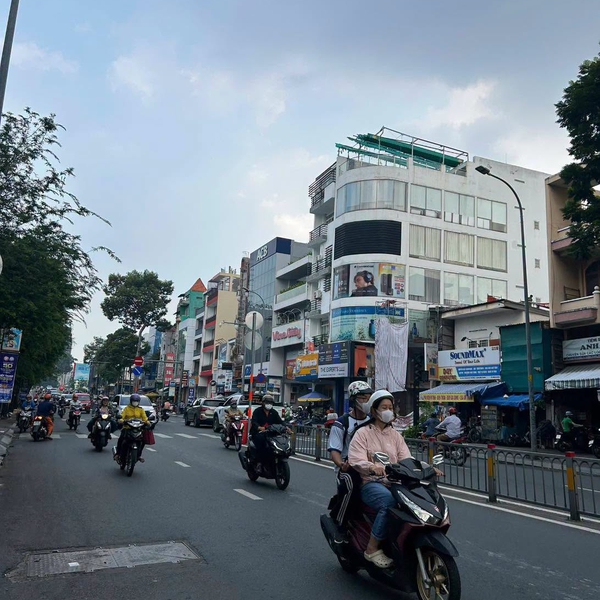 Bán toà nhà mặt tiền 90 - 92 Lê Văn Duyệt, Phường Gia Định, TP.HCM