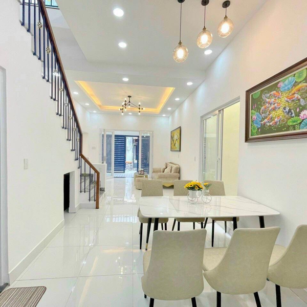 Nhà 2 tầng hẻm Lê Văn Lương 5,8m x 16m