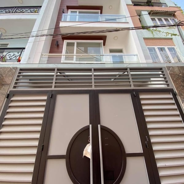 Nhà 4T hẻm Nguyễn Văn Linh, bình thuận 5m x 17.5m