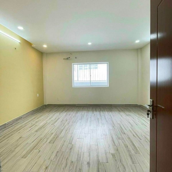 Nhà 4T hẻm Nguyễn Văn Linh, bình thuận 5m x 17.5m