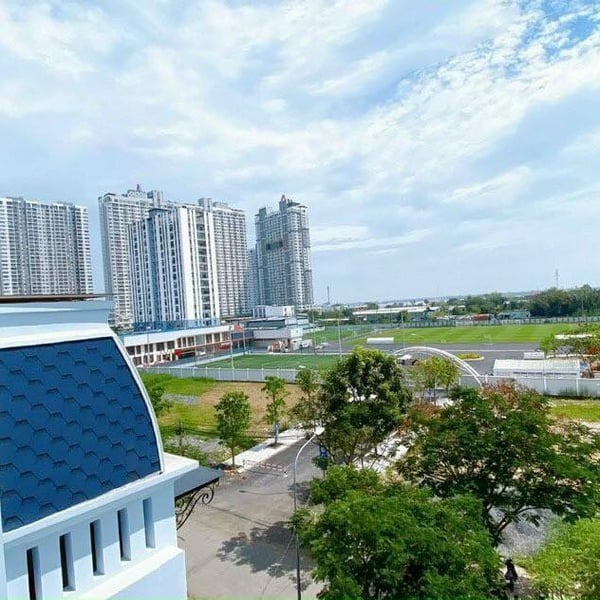 Nhà 5T khu Hoàng Quốc Việt 4,2m x 12m