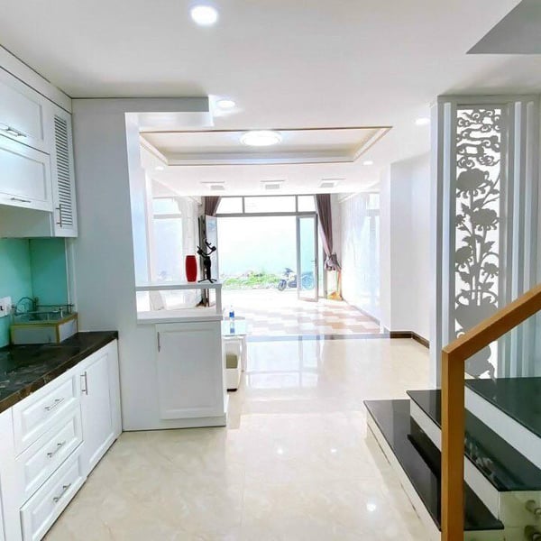 Nhà 5T khu Hoàng Quốc Việt 4,2m x 12m