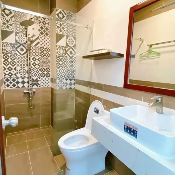 Nhà 5T khu Hoàng Quốc Việt 4,2m x 12m