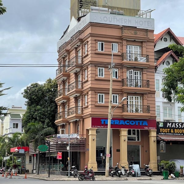 Tòa nhà khách sạn góc Bùi Bằng Đoàn & Đường số 2 - Phú Mỹ Hưng 11m x 18m