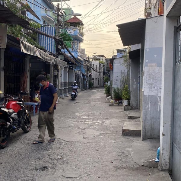 Nhà 2T mt hẻm 95 Lê Văn Lương, 3.4m x 12m nở hậu 4.1m