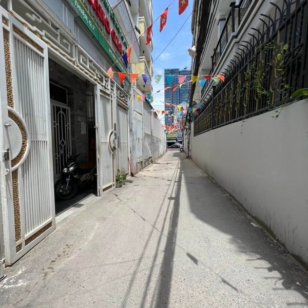 Nhà 3T hẻm xe hơi Huỳnh Tấn Phát , 4m x 13m cách mặt tiền 15m