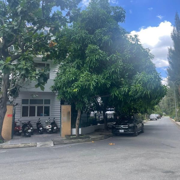 Biệt thự Sadeco Sông Ông Lớn - Căn góc 2 mặt tiền - Đối diện công viên bờ sông