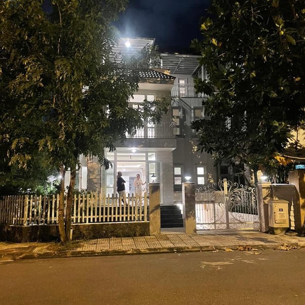 Biệt thự Sadeco Sông Ông Lớn - Căn góc 2 mặt tiền - Đối diện công viên bờ sông