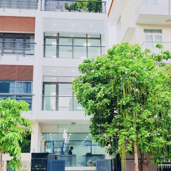 Nhà 5 tầng khu Him Lam Quận 7 DT: 4,5m x 20m