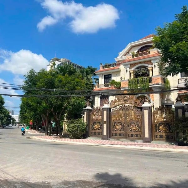 Bán biệt thự 204 Nguyễn Văn Hưởng, Thảo Điền, P. An Khánh, Quận 2