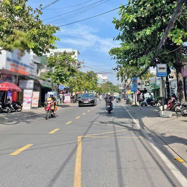 Nhà mặt tiền đường Lâm Văn Bền Quận 7 đoạn sung sầm uất 