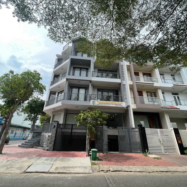 Nhà 5 tầng KDC Him Lam Quận 7 Diện tích: 5m x 20m