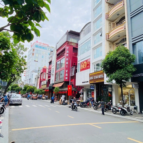 Bán nhà 138 Nguyễn Trãi, Phường Bến Thành, Quận 1