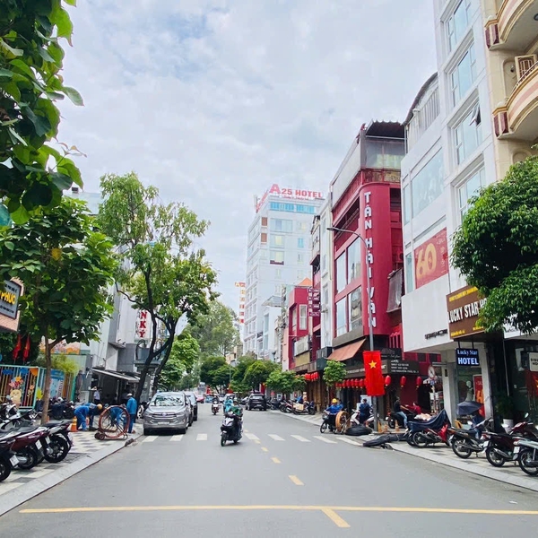 Bán nhà 138 Nguyễn Trãi, Phường Bến Thành, Quận 1