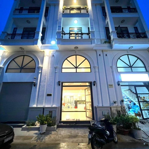 Nhà 5 tầng khu Hoàng Quốc Việt 5m x 12m