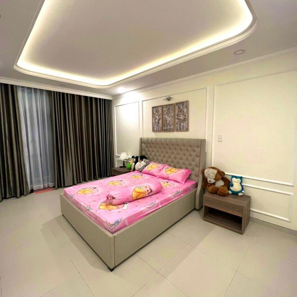 Nhà 5 tầng khu Hoàng Quốc Việt 5m x 12m