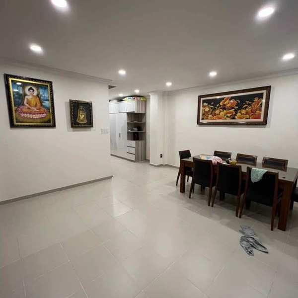 Nhà 5 tầng khu Hoàng Quốc Việt 5m x 12m