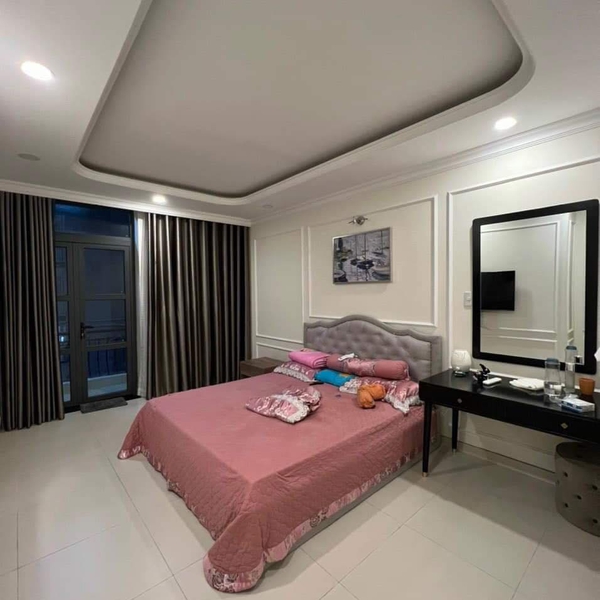 Nhà 5 tầng khu Hoàng Quốc Việt 5m x 12m