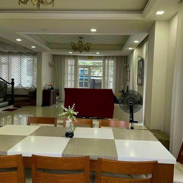 Biệt thự Kim Sơn Quận 7, Diện tích: 10m x 20m gần đại Học Tôn Đức Thắng 