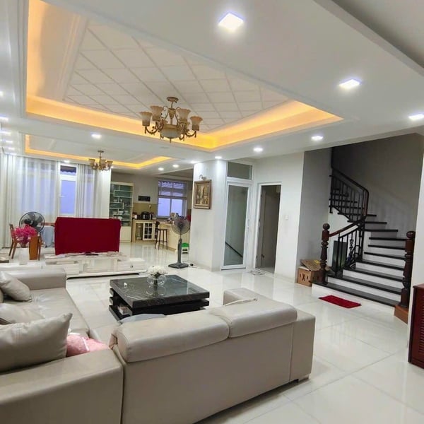 Biệt thự Kim Sơn Quận 7, Diện tích: 10m x 20m gần đại Học Tôn Đức Thắng 