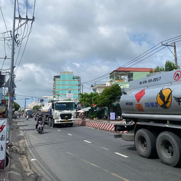 Giá tốt - Nhà mặt tiền Huỳnh Tấn Phát 8m x 30m nở hậu 