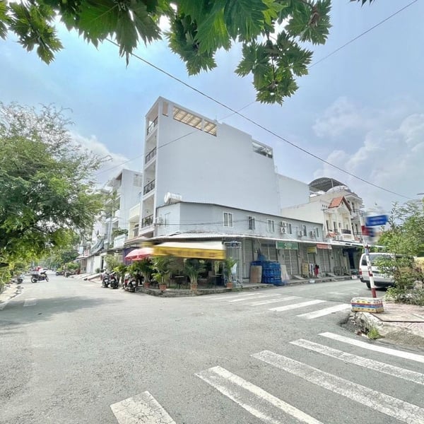 Nhà 2 mặt tiền đường số tân quy 5m x 20m nở hậu 5.8m