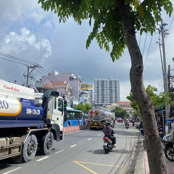 Giá tốt - Nhà mặt tiền Huỳnh Tấn Phát 8m x 30m nở hậu 