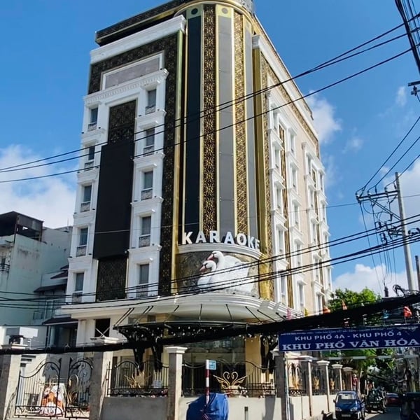 Tòa nhà karaoke VIP 2 mặt tiền Nguyễn Thị Thập Quận 7 