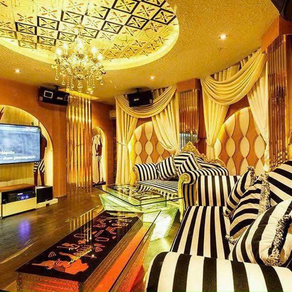 Tòa nhà karaoke VIP 2 mặt tiền Nguyễn Thị Thập Quận 7 