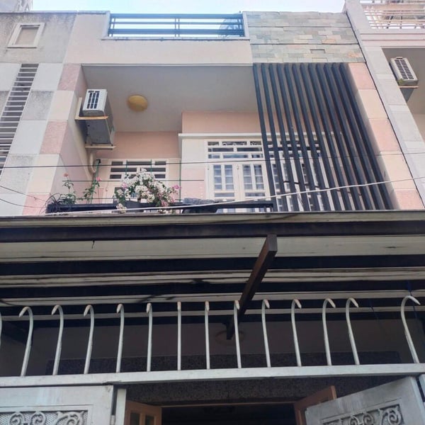 Nhà 2 tầng hẻm 1135 Huỳnh Tấn Phát 4m x 14m