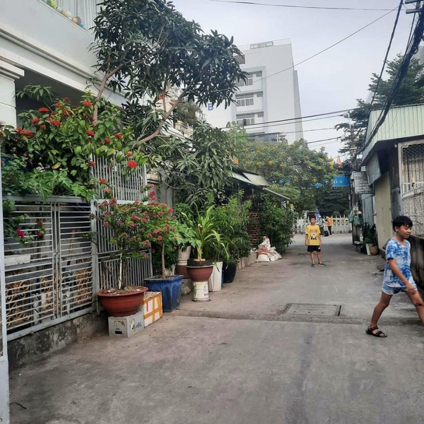 Nhà bề ngang khủng hẻm xe hơi Tân Mỹ Quận 7 ngay cổng ĐH Tài Chính Maketing