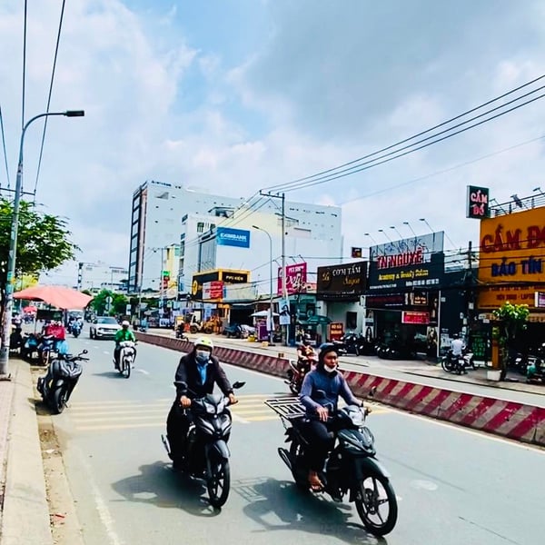 Nhà 2 lầu mặt tiền đường Huỳnh Tấn Phát Quận 7 gần đường Phú Thuận