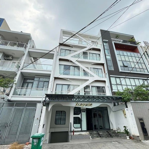 Bán toà nhà căn hộ dịch vụ Bình Thạnh đường Nguyễn Gia Trí, thu nhập 2 tỷ