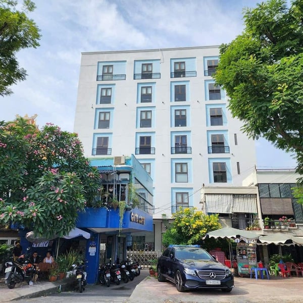 Nhà 3 tầng hẻm 402 Huỳnh Tấn Phát 4,2m x 19m