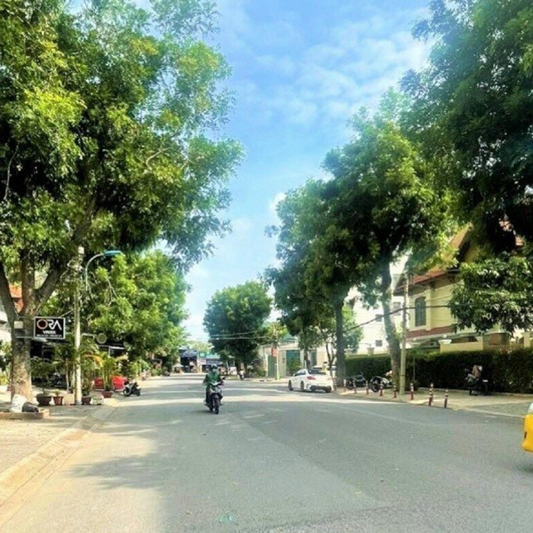 Tòa nhà căn hộ dịch vụ khu Lasaca Lê Thị Chợ 10m x 18m