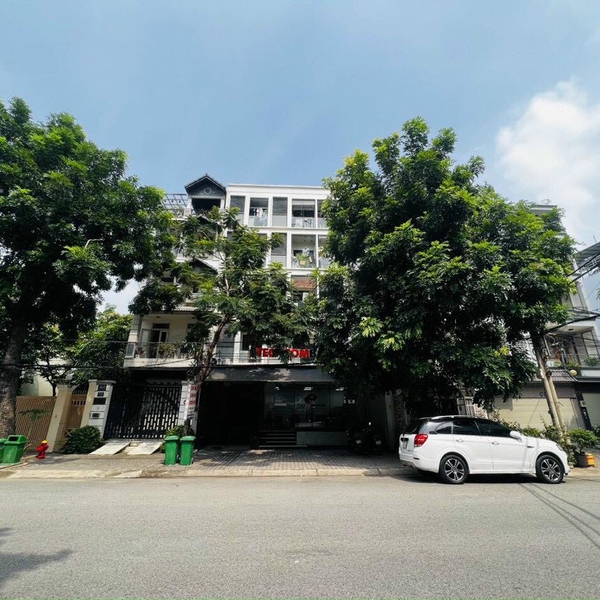 Tòa nhà căn hộ dịch vụ khu Lasaca Lê Thị Chợ 10m x 18m