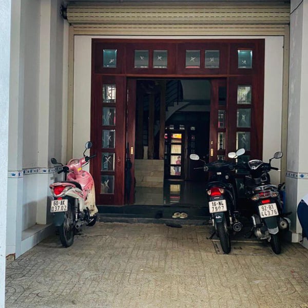 NHà 4  tầng hẻm xe hơi Lâm văn bền 4m x 18m nở hậu