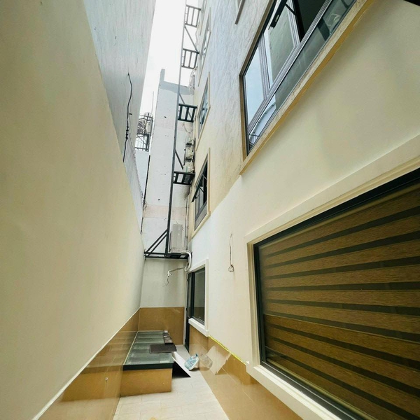 Tòa nhà văn phòng 105 đường số 45, Phường Tân Quy, Quận 7