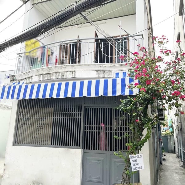 Nhà 2T hẻm xe hơi bùi văn ba , 4.2m x 30m nở hậu 11m