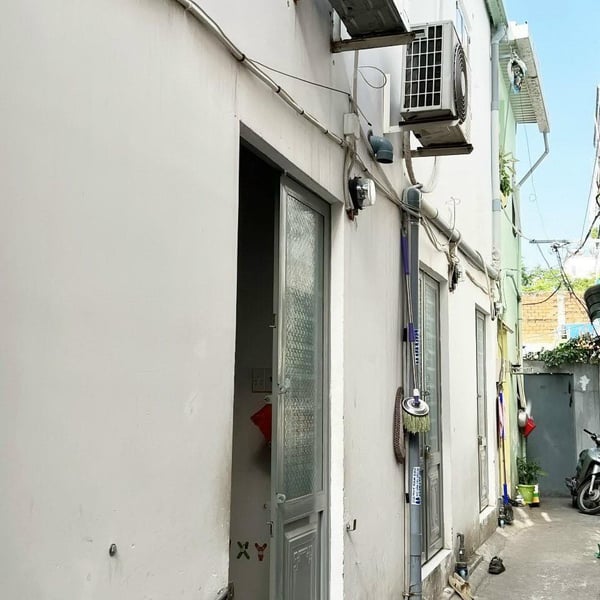 Nhà 2T hẻm xe hơi bùi văn ba , 4.2m x 30m nở hậu 11m