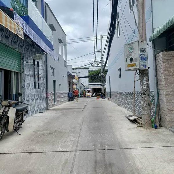 Nhà 2T hẻm xe hơi bùi văn ba , 4.2m x 30m nở hậu 11m