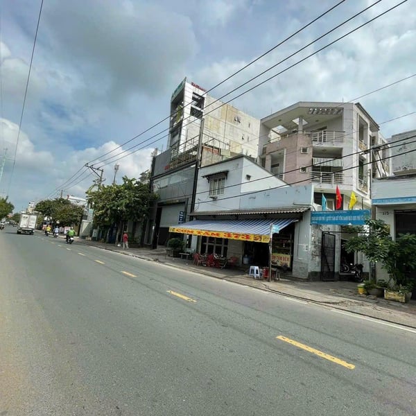 Nhà 4 tầng mặt tiền đường Trần Xuân Soạn Quận 7 - căn góc 