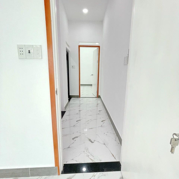 Nhà 2T hẻm 60 lâm Vắn bền , tân kiểng , 4m x 14m 