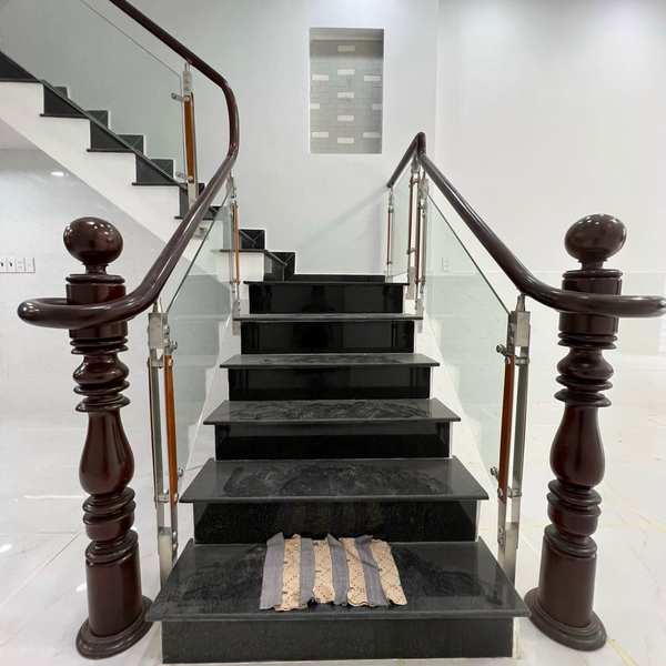 Nhà 4 tầng hẻm xe hơi 803 Huỳnh Tấn Phát 4m x 16m