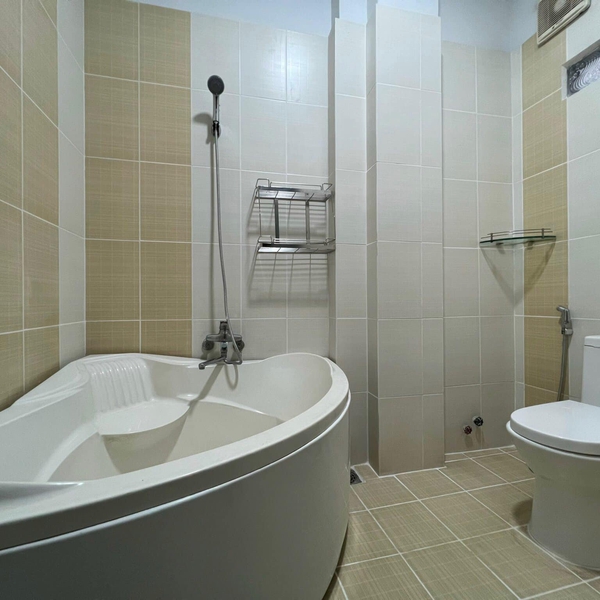 Nhà 4 tầng hẻm xe hơi 803 Huỳnh Tấn Phát 4m x 16m