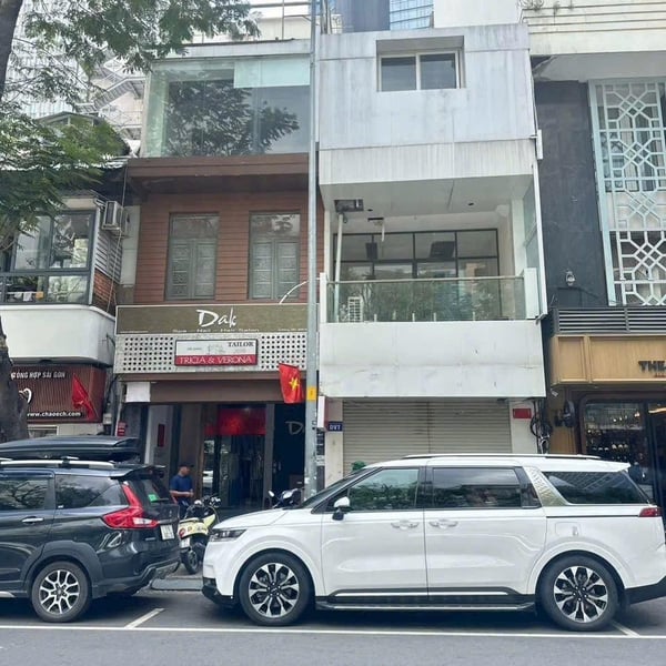 Bán nhà 37 - 39 Đông Du, P. Sài Gòn, Quận 1