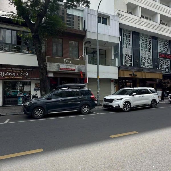 Bán nhà 37 - 39 Đông Du, P. Sài Gòn, Quận 1