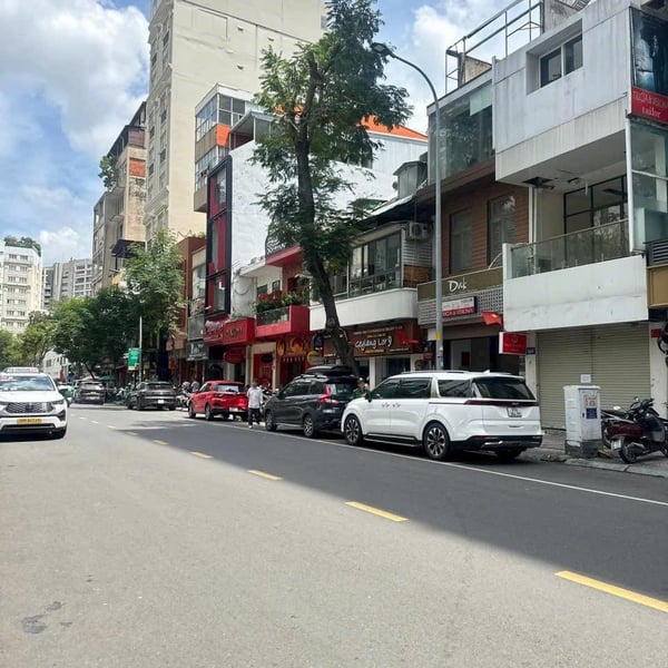 Bán nhà 37 - 39 Đông Du, P. Sài Gòn, Quận 1