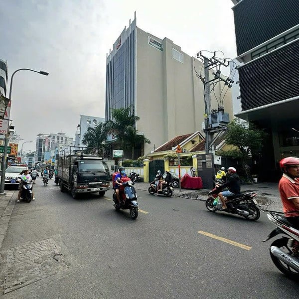 Bán tòa nhà 102 - 102A Nguyễn Văn Đậu, Phường 7, Quận Bình Thạnh