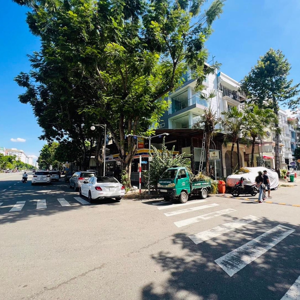 Góc 2 mặt tiền Hưng Gia 2 đường Bùi Bằng Đoàn và đường số 2